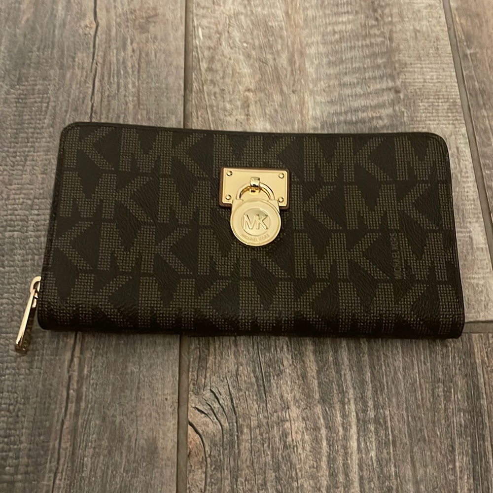 MK classic wallet. NWOT